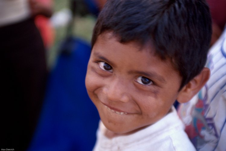 176c-17.jpg - a few faces of children