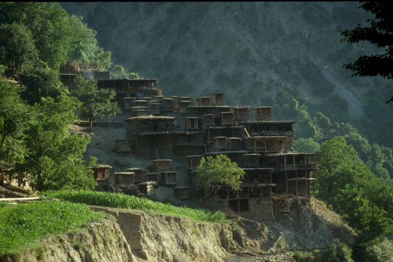 p12-18.jpg - houses like beehives