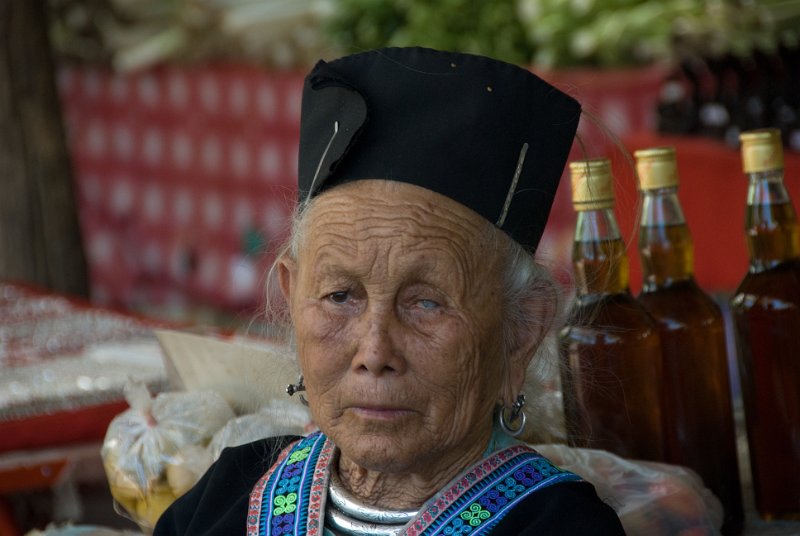_DSC6989.jpg - doi inthanon - she was not too happy with her picture and ...