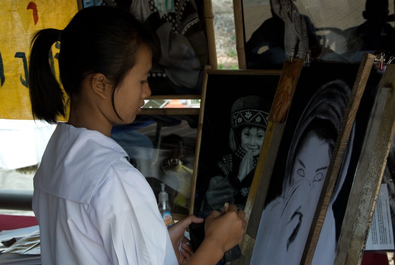 _DSC7135.jpg - chiang saen - an artist showing her work