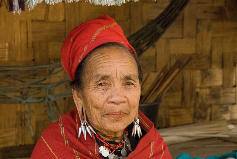 _DSC7299.jpg - nai soi - big ear padaung, the pearcings are enlarged by adding weight or ...