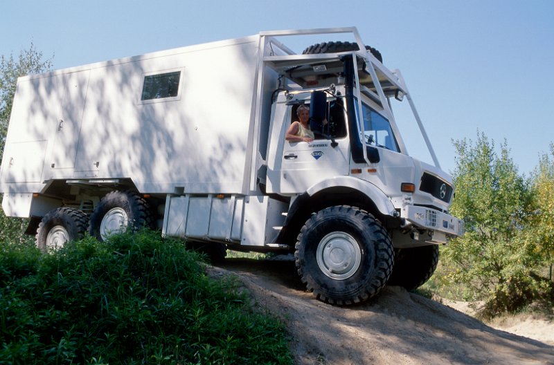 98-270.jpg - no problem for a unimog