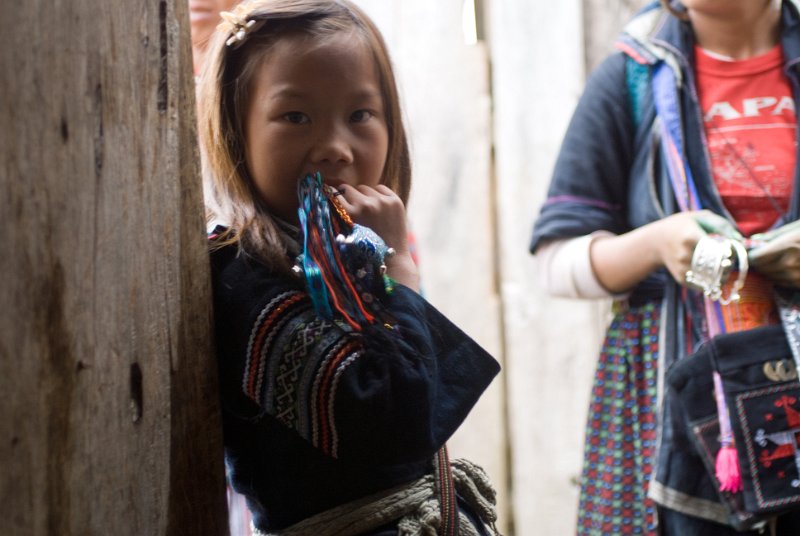 CHI_2266.jpg - sapa - funny, tourists sitting in her classroom
