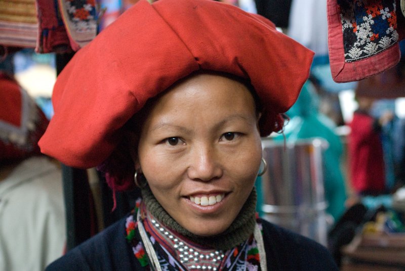 CHI_2187.jpg - sapa - hmong, these women shave their eyebrows and forehead