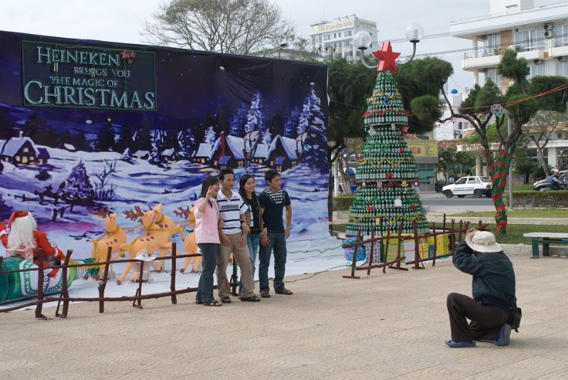 CHI_3125.jpg - nha trang - heineckens christmas gift 